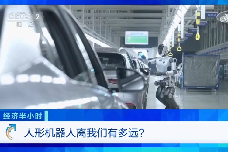 中央电视台《经济半小时》栏目对太阳集团tyc机器人的专题报道